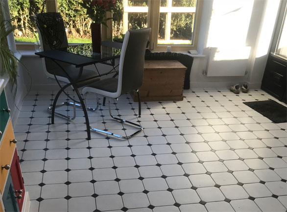 Octagon Cabaret White 200x200 & Anthracite Taco Floor Tile - Image 3