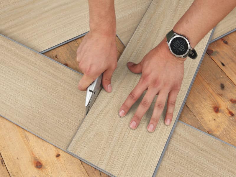 luxury vinyl tiles, karndean is perfect for internal areas and comes in many colours