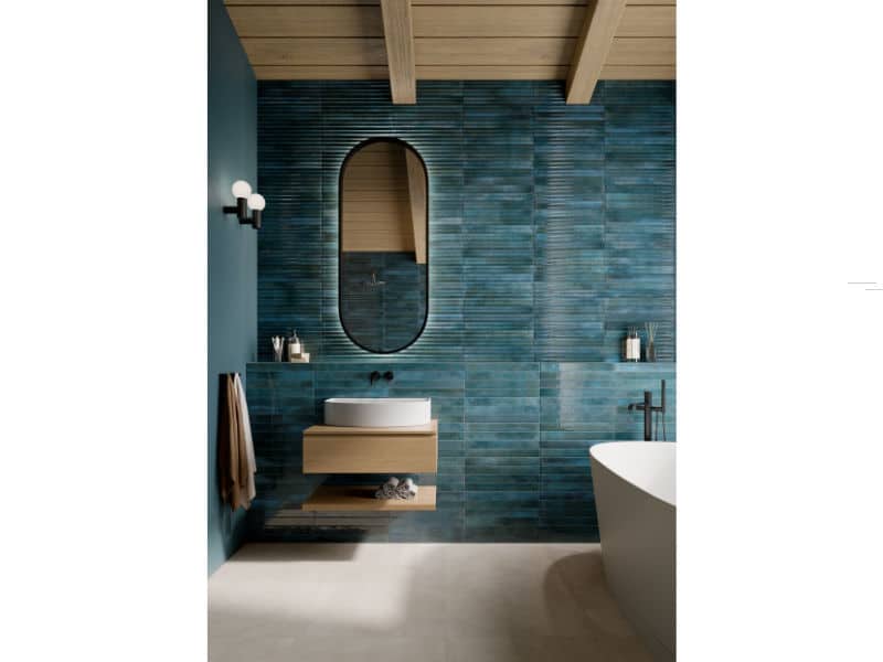 Slim porcelain gloss wall tile with a ripple effect