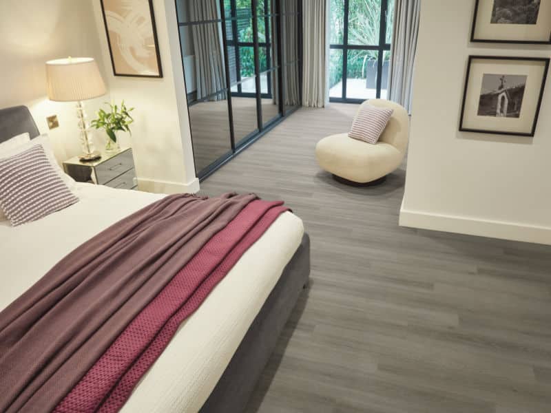luxury vinyl tiles, karndean is perfect for internal areas and comes in many colours